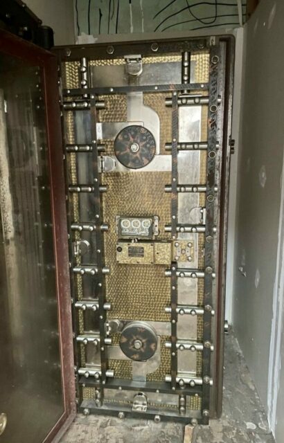 York safe and lock company Vault door For Sale